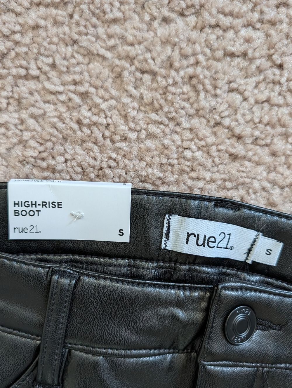 Rue21 Womens Black Faux Leather Ultimate Stretch High Rise Boot NWT Size Small - Picture 3 of 8